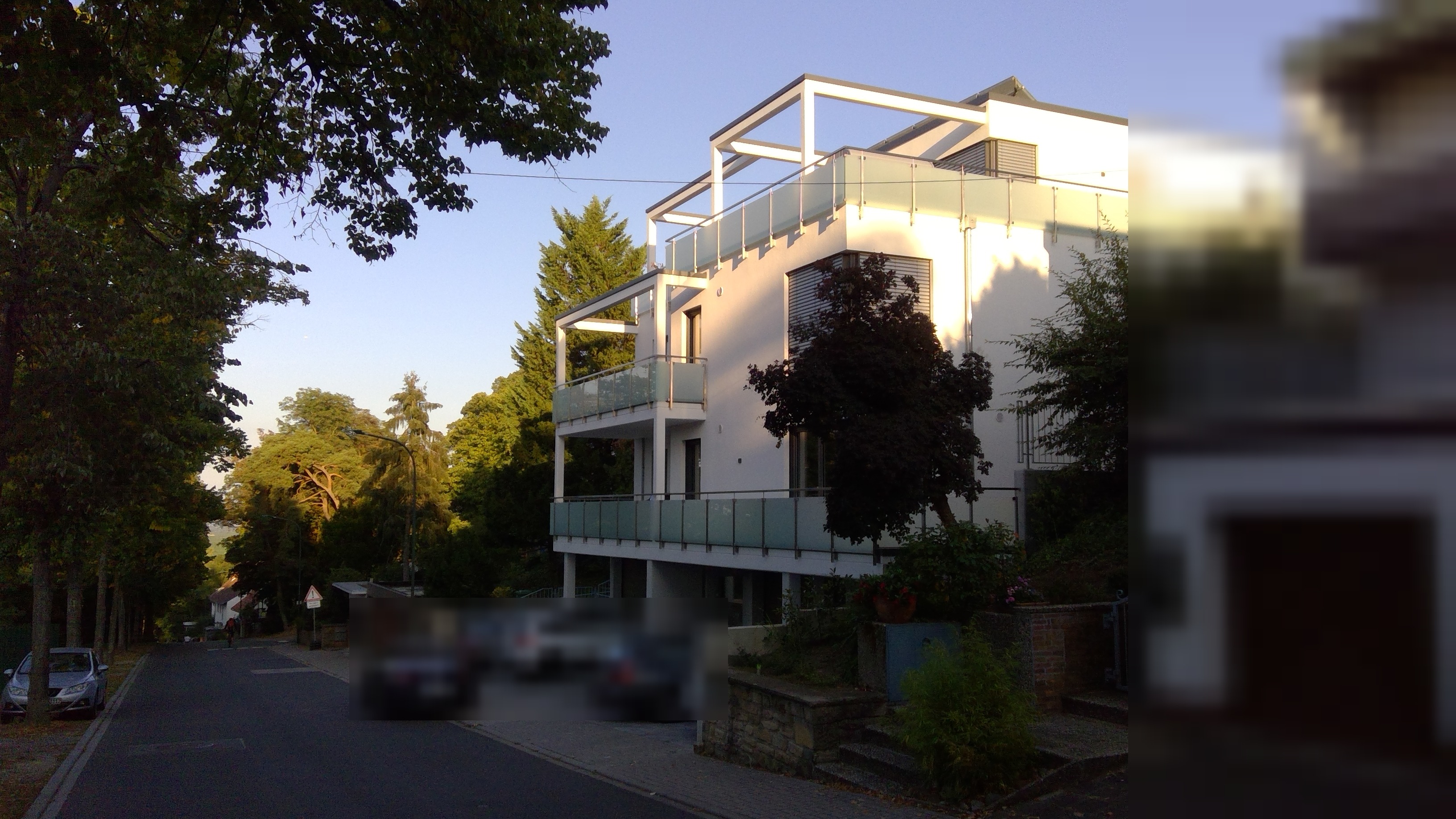 Karl-Räder-Residenz 7, Straßenansicht am Abend
